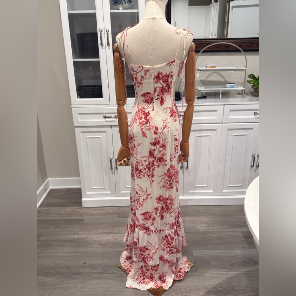Reformation Fallon Dress in Blush Floral | Size [2] - Picture 11 of 12
